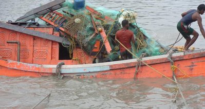 বঙ্গোপসাগরে ডুবে যাওয়া ভারতীয় ট্রলার থেকে ৩টি লাশ উদ্ধার