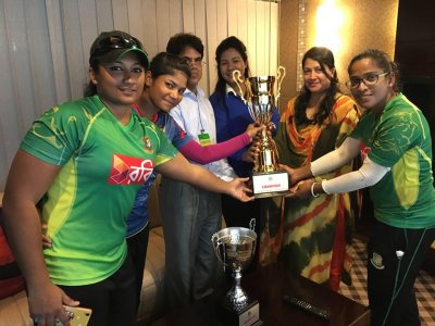 দুই মৌসুমের ট্রফি বুঝে পেলো রূপালী ব্যাংক