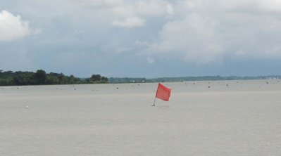 জোয়ারের পানি বিপদসীমার ৪২ সেন্টিমিটার ওপরে, উপকূল প্লাবিত