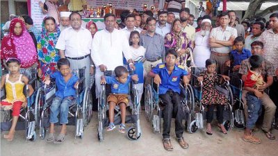 ৭ প্রতিবন্ধী শিক্ষার্থীকে হুইলচেয়ার প্রদান