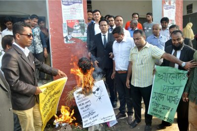 বিচার দাবিতে সুবিদ আলীর কুশপুত্তলিকা দাহ