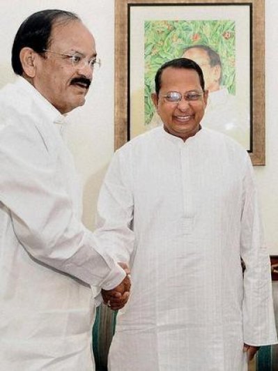 ভেঙ্কাইয়া নাইডুর সঙ্গে হাসানুল হক ইনু