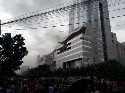ধোঁয়ায় ঢাকা বসুন্ধরা সিটি