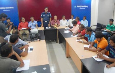 বক্তব্য রাখছেন যশোর এসপি আনিসুর রহমান