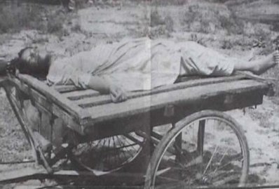 ভ্যানে রাখা ইয়াসমিনের মরদেহ (ফাইল ছবি)
