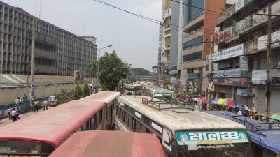 পল্টনে যান চলাচল বন্ধ
