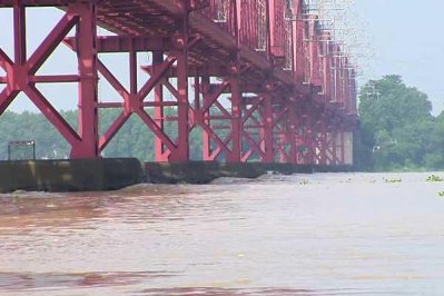 ফারাক্কার গেট খুলে দেওয়ায় পদ্মায় পানি বেড়েছে