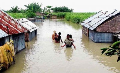 ফারাক্কা বাঁধ খুলে দেওয়ায় কুষ্টিয়ায় এক লাখ মানুষ পানিবন্দি