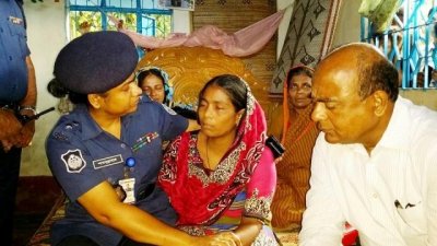 সাথীর বাড়িতে যান প্রশাসনের ঊর্ধ্বতন কর্মকর্তারা
