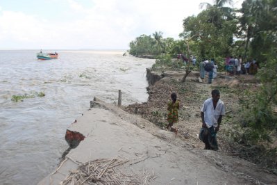 পদ্মার ভাঙনে ঘরহারা শরীয়তপুরের তিন শতাধিক পরিবার