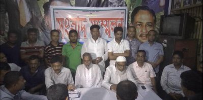 সংবাদ সম্মেলনে বক্তব্য দিচ্ছেন নিহত আব্দুর রাজ্জাকের পিতা মো. আবুল হোসেন মিয়া