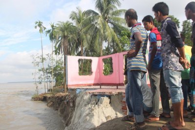 পদ্মার ভাঙনে ঘরহারা শরীয়তপুরের তিন শতাধিক পরিবার