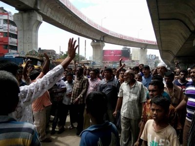 সায়েদাবাদে ট্রাক স্ট্যান্ড উচ্ছেদ অভিযানে বাধা