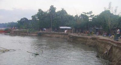 কুষ্টিয়ায় নদী ভাঙন,দুই শতাধিক বাড়িঘর নদী গর্ভে