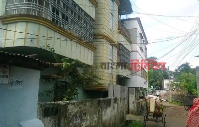 কুমিল্লায় জাহিদের বাসা