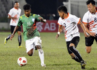 চার ফরোয়ার্ড নিয়েও গোল করতে পারলো না বাংলাদেশ