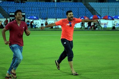জয় উদযাপন করেন সাকিব-মাশরাফিও