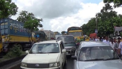 ঢাকা-চট্টগ্রাম মহাসড়কের গজারিয়ায় ১৩ কিলোমিটার যানজট