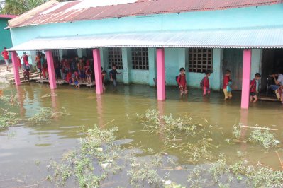 বৃষ্টির পানিতে ডুবে গেছে রাঢ়ীপাড়া সরকারি প্রাথমিক বিদ্যালয়