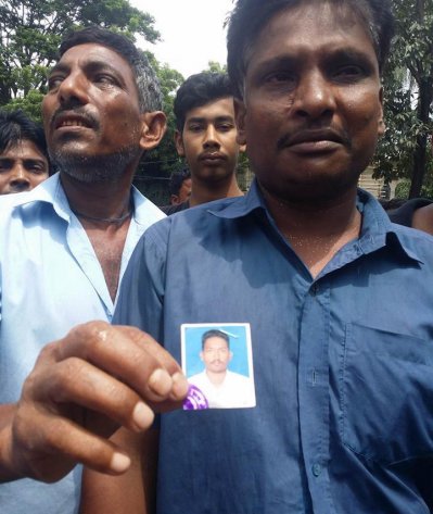 ছবি হাতে ছেলেকে খুঁজে বেড়াচ্ছেন দিলীপ দোম