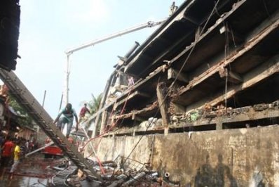 টাম্পাকো ফয়েলস লিমিটেডের এই ভবনে অগ্নিকাণ্ড ঘটে