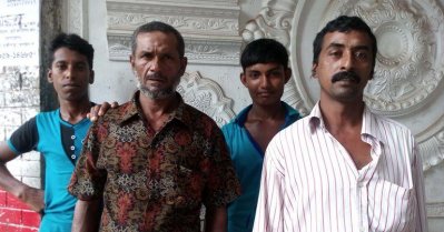 মিঠু (বামে), নজরুল, ইমরান, আকুল শেখ