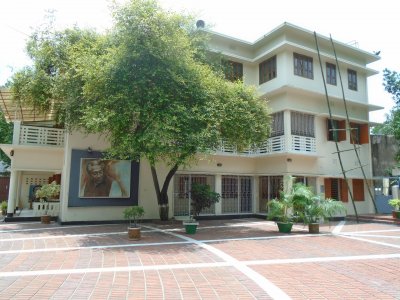 টুঙ্গিপাড়ায় প্রধানমন্ত্রী শেখ হাসিনার বাড়ি