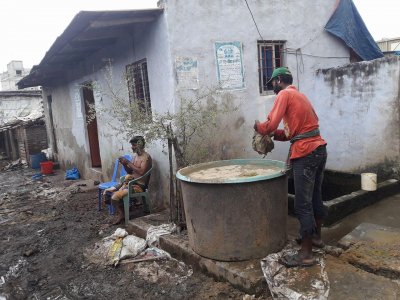 ফেলনা নয়, কোটি টাকার বাণিজ্য