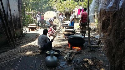 চলছে ভোজের রান্না