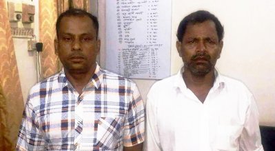 গৃহকর্মী নির্যাতনের অভিযোগে গ্রেফতার ওমর ফারুক (বামে) ও মোস্তফা সরদার