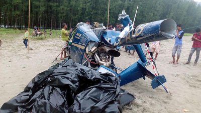 হেলিকপ্টারের ধ্বংসাবশেষ