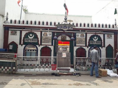 মাক্&zwnj;কুশা মাজারে