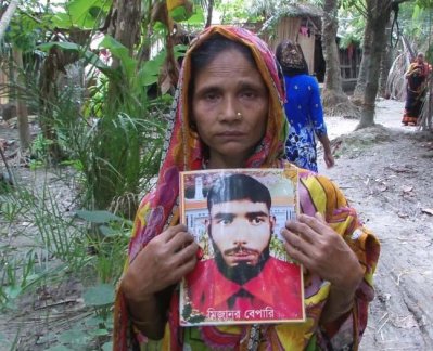 নিখোঁজ জেলেদের ফিরে আসার অপেক্ষায় এখনও প্রহর গুনছেন স্বজনরা