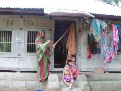 নিখোঁজ জেলেদের ফিরে আসার অপেক্ষায় এখনও প্রহর গুনছেন স্বজনরা