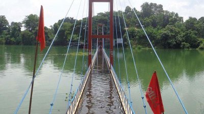 পানিতে ডুবে যাওয়া সেতু