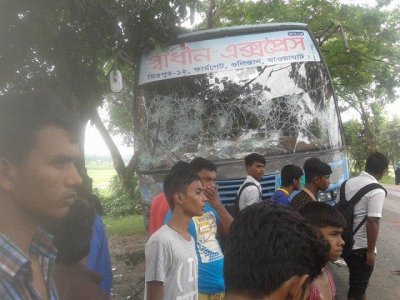 মুন্সীগঞ্জে বাস-লেগুনা সংঘর্ষ