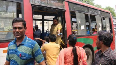 নারীদের জন্য নির্ধারিত বাসে পুরুষ যাত্রী