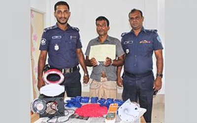 চার্জার ফ্যান, লাইট ও স্পিকারেও ইয়াবা!