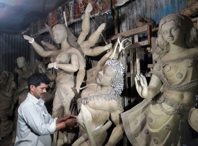 ব্রাহ্মণবাড়িয়ায় পাঁচ শতাধিক মণ্ডপে চলছে দুর্গাপূজার প্রস্তুতি
