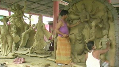 মন্দিরে চলছে প্রতিমা নির্মাণের কাজ