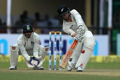 কেন উইলিয়ামসন অপরাজিত ৬৫ রানে