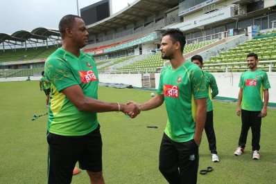 মাশরাফি-তাসকিন-রুবেলের প্রশংসায় ওয়ালশ