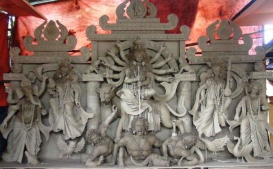 দুর্গা পূজার প্রতিমার মহিষাসুর বধ
