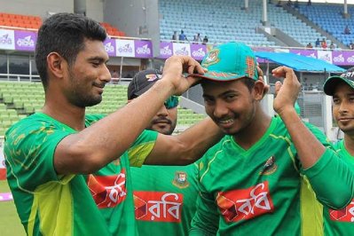 অভিষেকেই উজ্জ্বল মোসাদ্দেক
