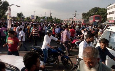 প্রধানমন্ত্রীর অভ্যর্থনাকে কেন্দ্র করে রাজধানীতে তীব্র যানজট। ছবি- সাজ্জাদ