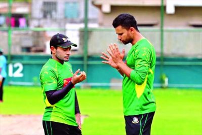 মুশফিকের সঙ্গে মাশরাফি