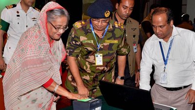 স্মার্ট কার্ড বিতরণ কার্যক্রমের উদ্বোধন করেছেন প্রধানমন্ত্রী