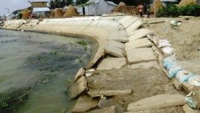 বছর না ঘুরতেই ধসে গেল শিমুলবাগের গ্রামরক্ষা দেয়াল