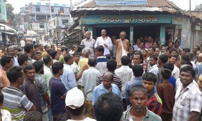 ভবদহের পানিবন্দি মানুষের কর্মসূচিতে পুলিশের লাঠিচার্জ, আহত অর্ধশতাধিক