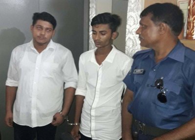 প্রেমে রাজি না হওয়ায় কলেজছাত্রীকে ছুরিকাঘাতের চেষ্টা
